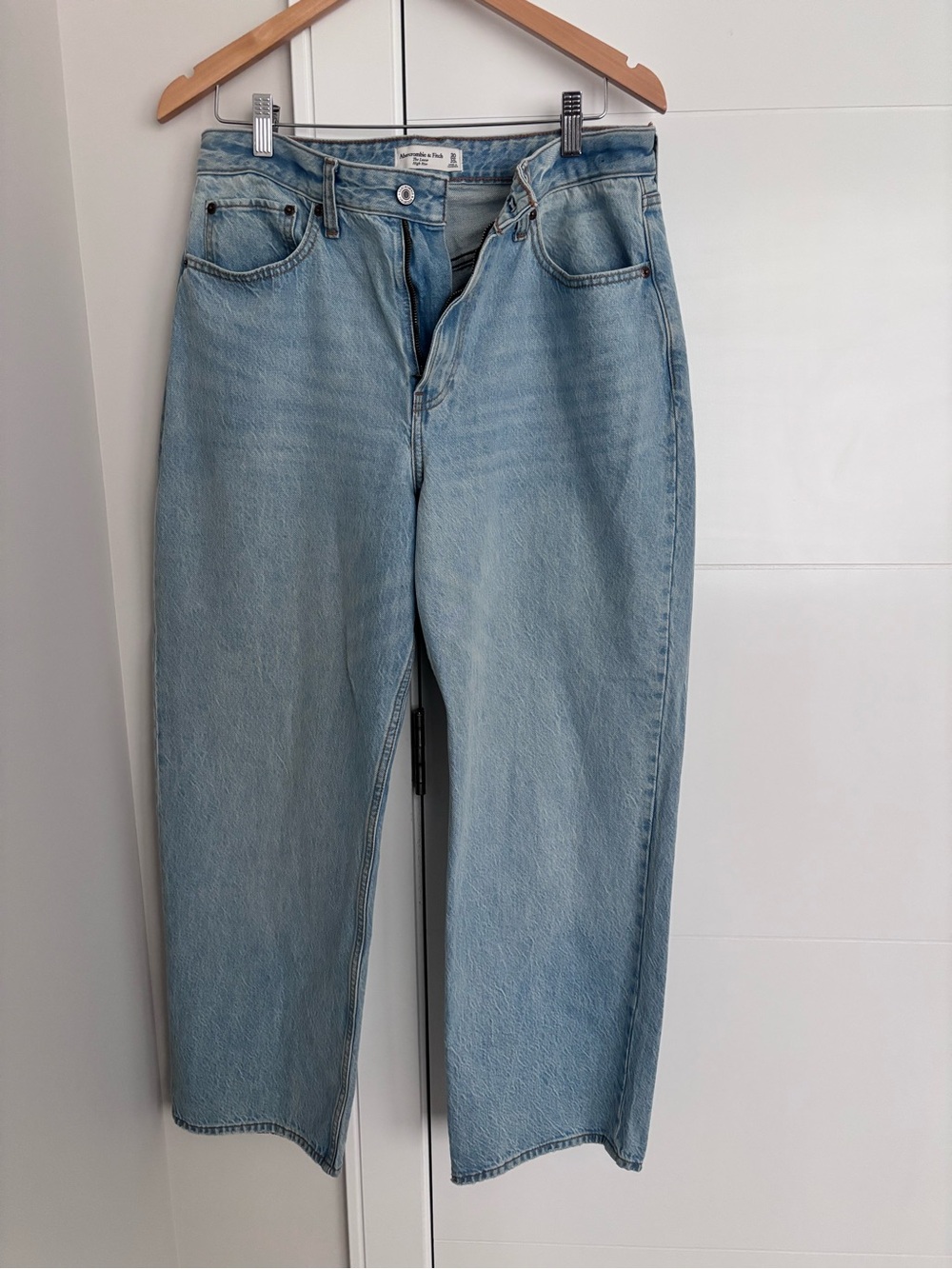 Abercrombie & Fitch Curve Love Loose High Rise Jeans - Light Wash Size 30 / 10S